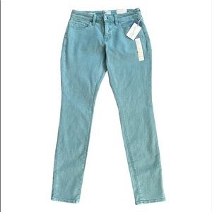 Universal Mid-Rise‎ Skinny Jeans NWT Sz. 6L